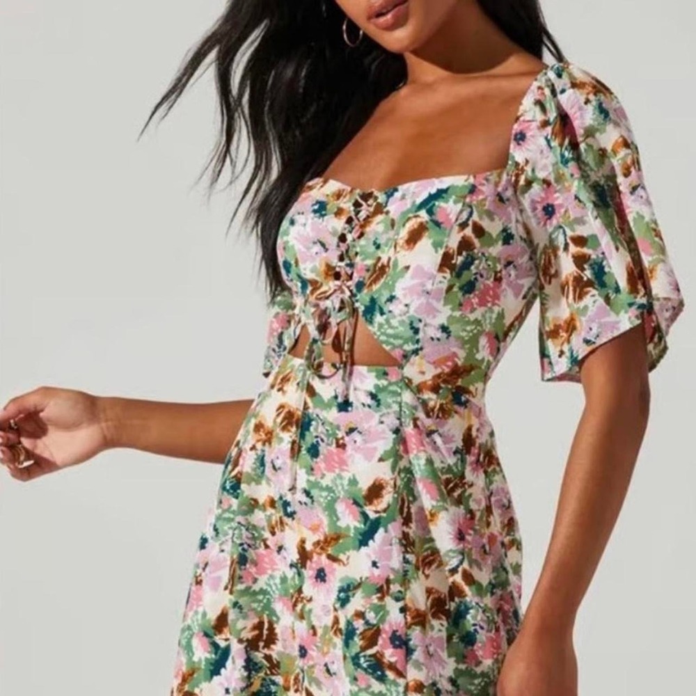 ASTR the label Floral Dress Size S - Cut Out Midi - Summer Party Wedding
